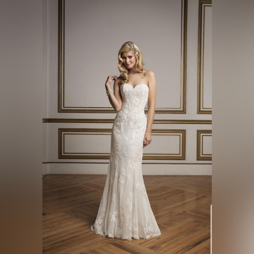 Lace and Point D'Esprit Tulle Sweetheart Wedding Gown Justin Alexander 12